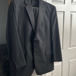 Black classic Tuxedo. 44L. Pleated cuffed pants. Excellent condition!